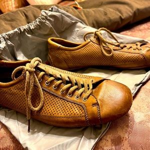 Prada men’s lace up drivers